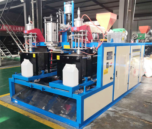 塑料瓶吹塑機(jī)在多層共擠復(fù)合吹塑過(guò)程中共擠復(fù)合機(jī)頭應(yīng)如何調(diào)節(jié)?