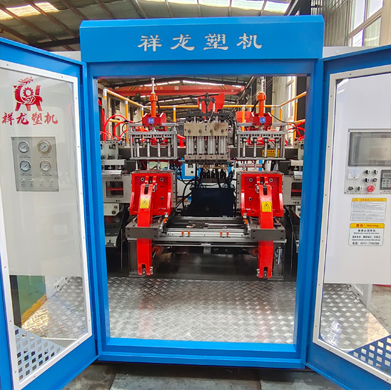 22、全自動一出四吹塑機1.jpg